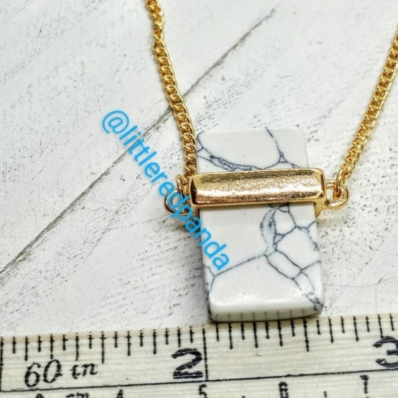 Howlite bar necklace - Picture 3 of 5